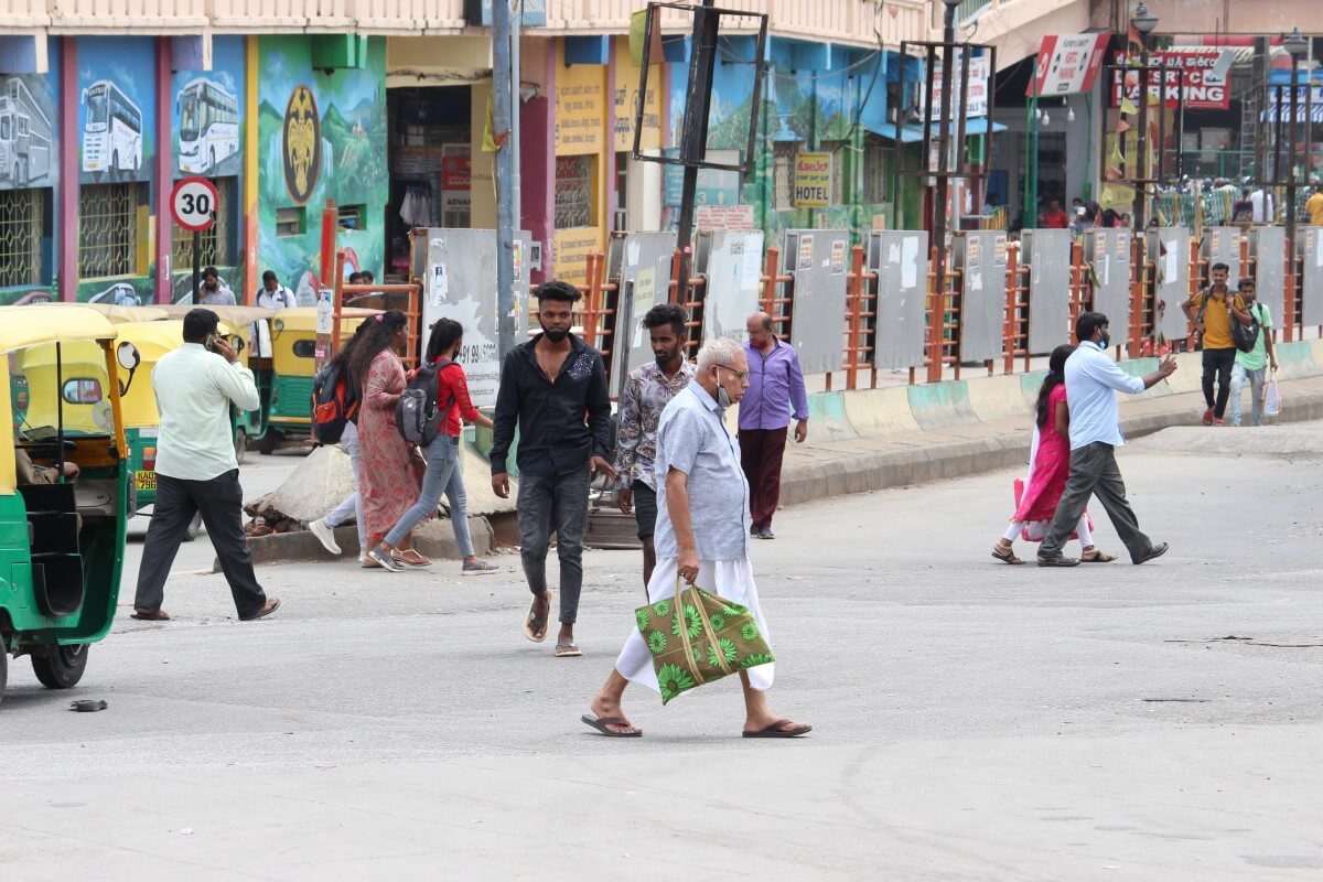 Navigating Majestic Bus Circle in Bengaluru. Photo by WRI India.