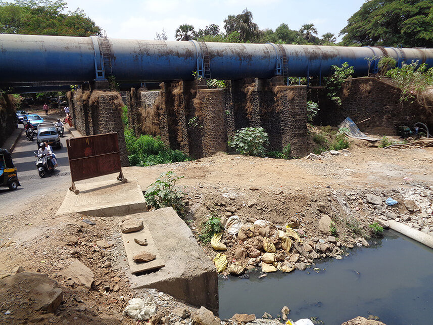 Open gap in the retaining wall at Saki Vihar Road, Powai.