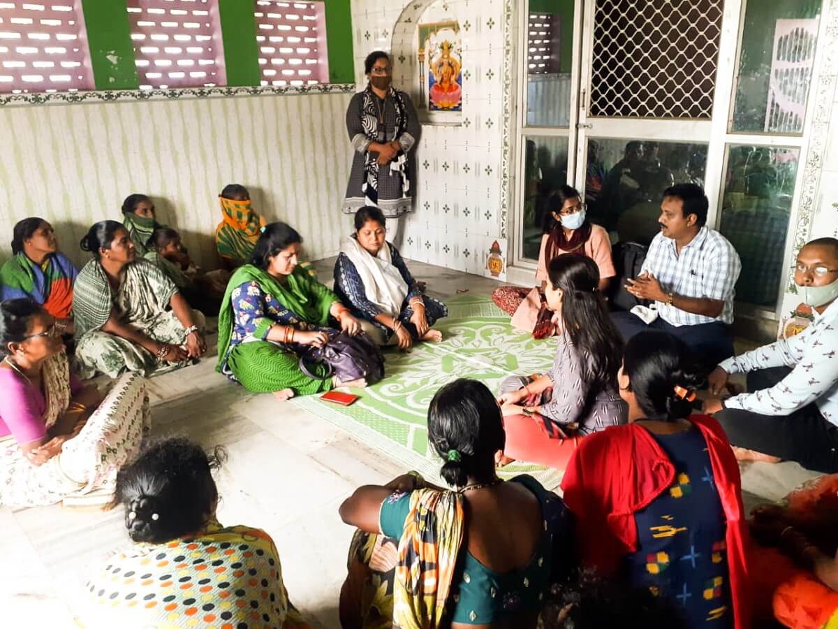 Team members from WRI India, Spandan and women SHG discuss project possibilities. Photo by Spandan.