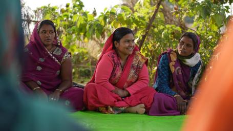 Amrita Panka (in the center) leading a self-help group meeting. Photo by WRI India. 