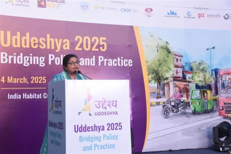 Kanchan Gandhi reciting her poem ‘A Coach of Hope’. 