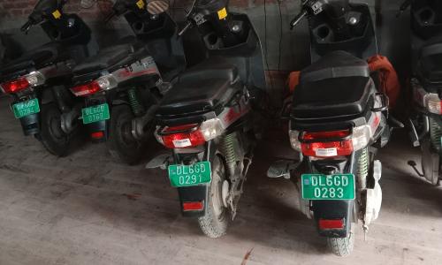 Considering the dominance of two-wheelers on Indian roads, the government think tank, NITI (National Institute for Transforming India) Aayog has set the ambitious target of electrifying 80% of 2W sales by 2030. Photo by moEVing Urban Technologies