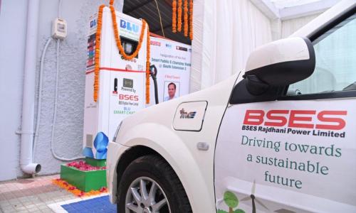 Car travel, due to typically lower occupancy levels, is also associated with higher carbon emissions Photo by: BRPL.