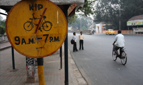 Kolkata’s battle for road space has been more than a decade old. Photo by Subhadeep Mondal/Flickr