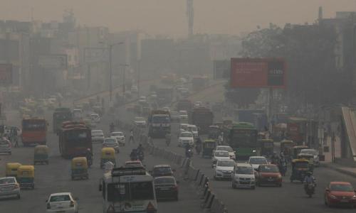 Delhi has suffered high levels of air pollution for many years now, particularly due to stubble burning in its neighbouring states during the winter season. Vehicles drive through smog in New Delhi, India, November 8, 2018. Photo: Anushree Fadnavis/Reuters