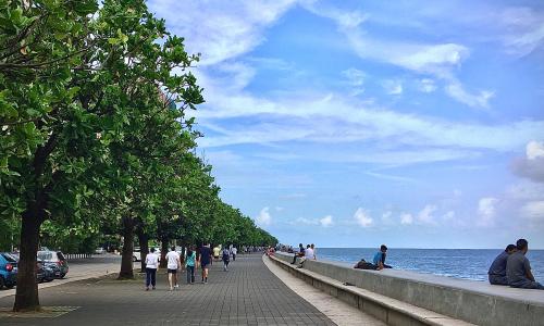 Cities lack a suitable number of continuous and manual monitoring stations to capture representative air quality data. Photo by Satyajeet Mazumdar/Unsplash.