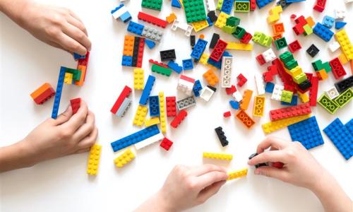 Playing with building blocks. Photo by Vilnius Lithuania/Shutterstock.