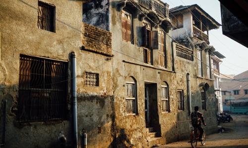 India taps into zero-carbon buildings’ climatic, economic and social benefits, decreasing energy demand and increasing efficiency and access. Photo by Adam Cohn/Flickr